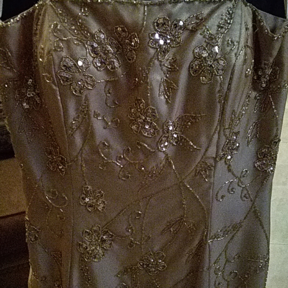 Dress - Picture 2 of 4